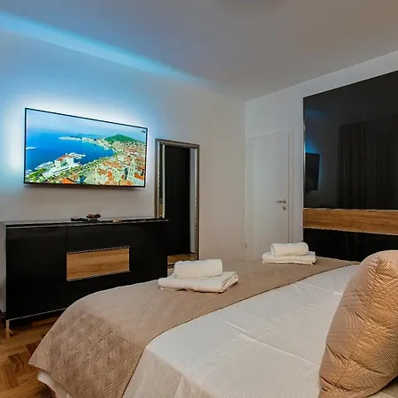 New! Luxury Dona * Split