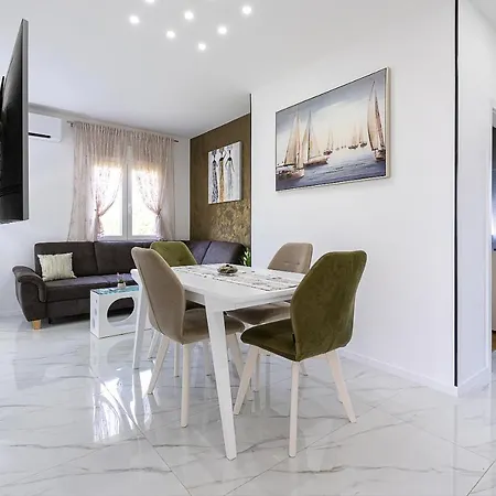 New! Luxury Dona * Split